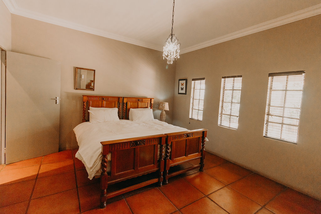 Homestead Room 2 (King bed) - Share a bathroom with room 1